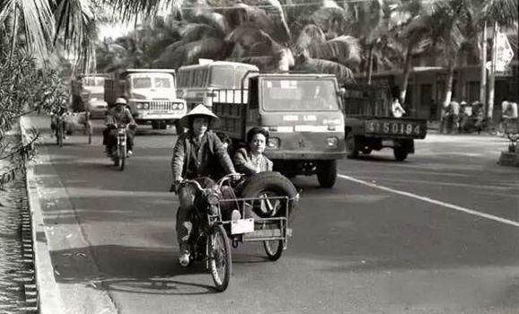 �z��1988��12��27�գ� �Ǖr(sh��)�׺��](m��i)�г���܇(ch��)��������(xi��n)·�O�������v�d�͵���݆܇(ch��)�ஔ(d��ng)�ڬF(xi��n)��������һ��