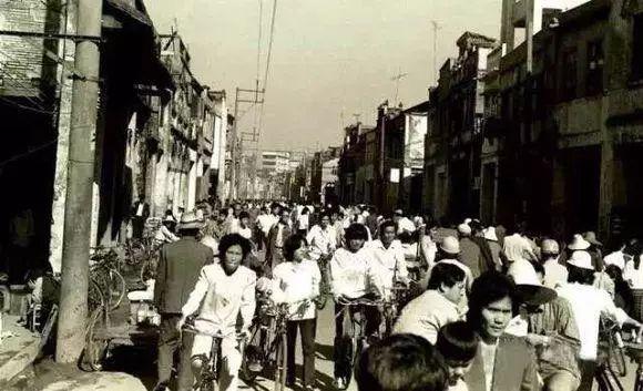 �z��1989��1��8������(d��ng)�r(sh��)��������[�Ĳ���(��i)·�ϵ�����