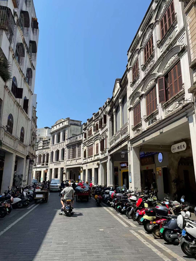 ���ڽ���һ�����a(b��)�N�R�����ˣ���߿��I(l��ng)10000Ԫ/��